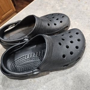 Men's/Women's Black Crocs. EUC.  Size 8 Men's and 10 Women's.